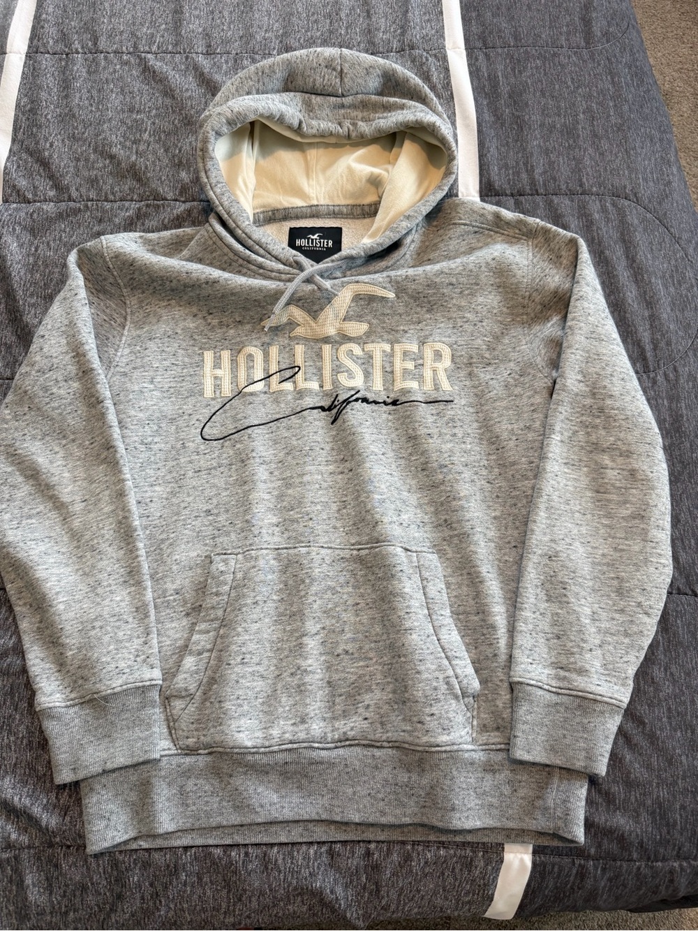 Hollister Men's Heather Gray Pullover Hoodie with Logo
